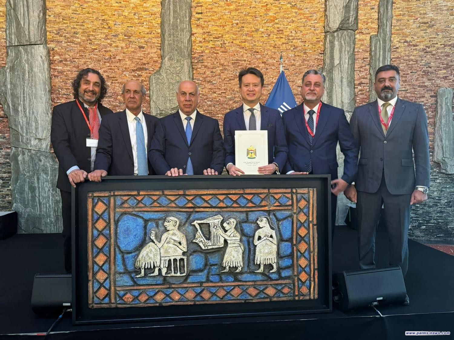 العراق يُهدي لوحة السلام لمنظمة الملكية الفكرية